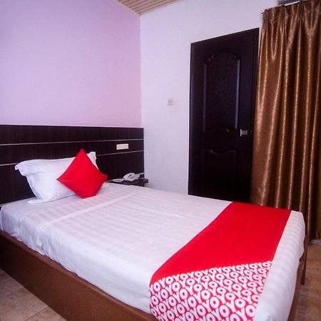 Super Oyo 991 Mayfair Hotel Kuching Exterior foto