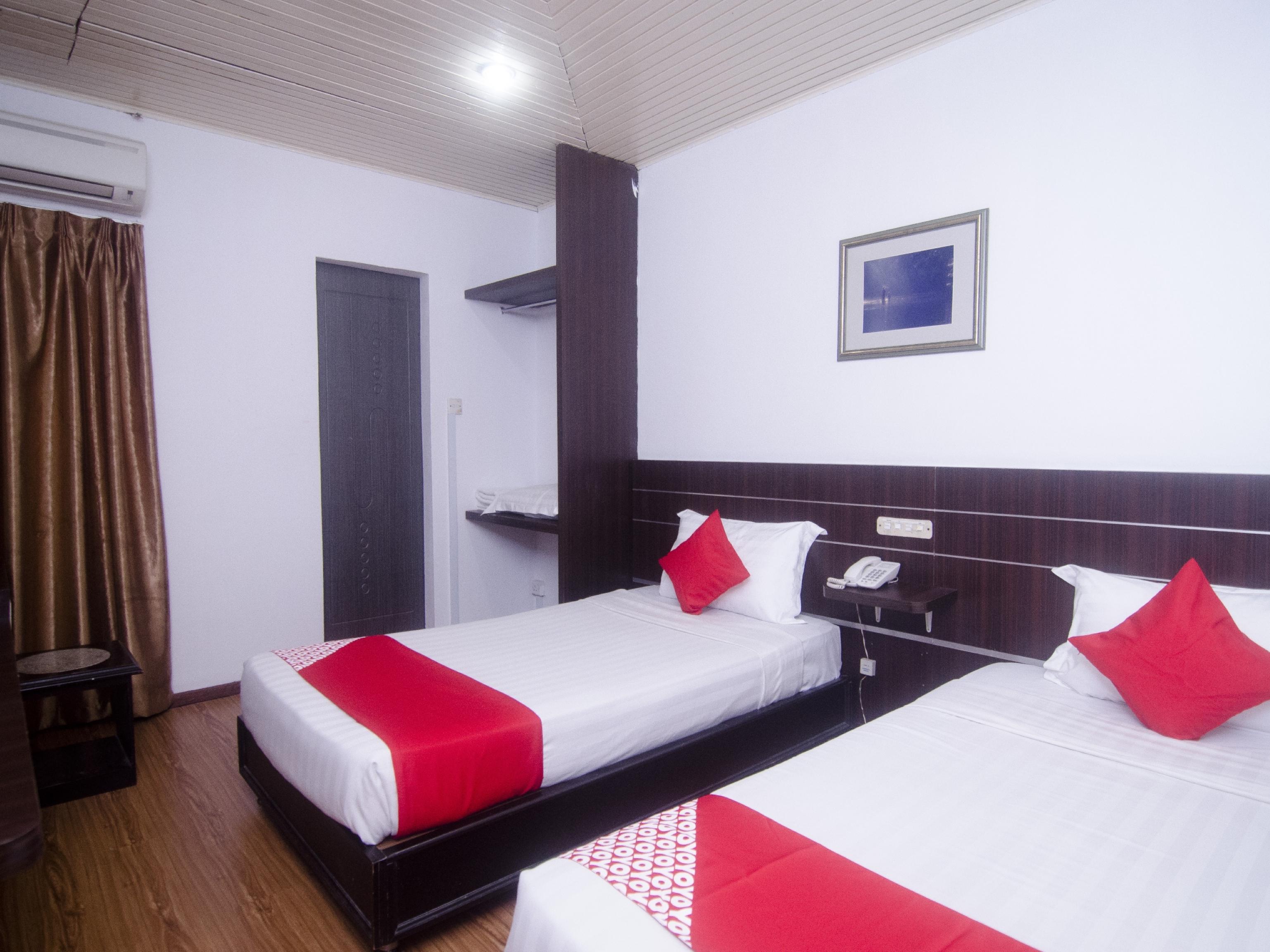 Super Oyo 991 Mayfair Hotel Kuching Exterior foto