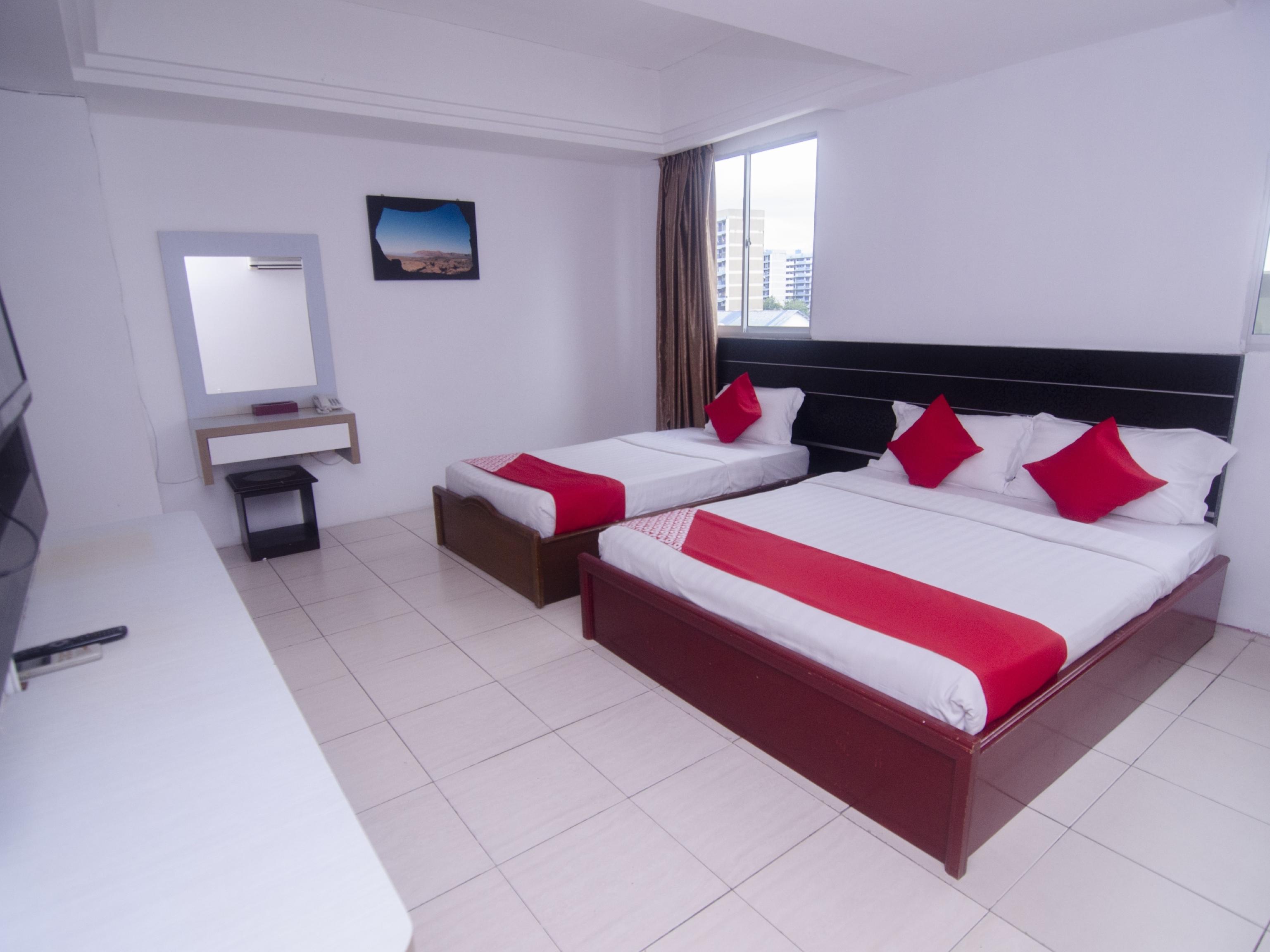 Super Oyo 991 Mayfair Hotel Kuching Exterior foto