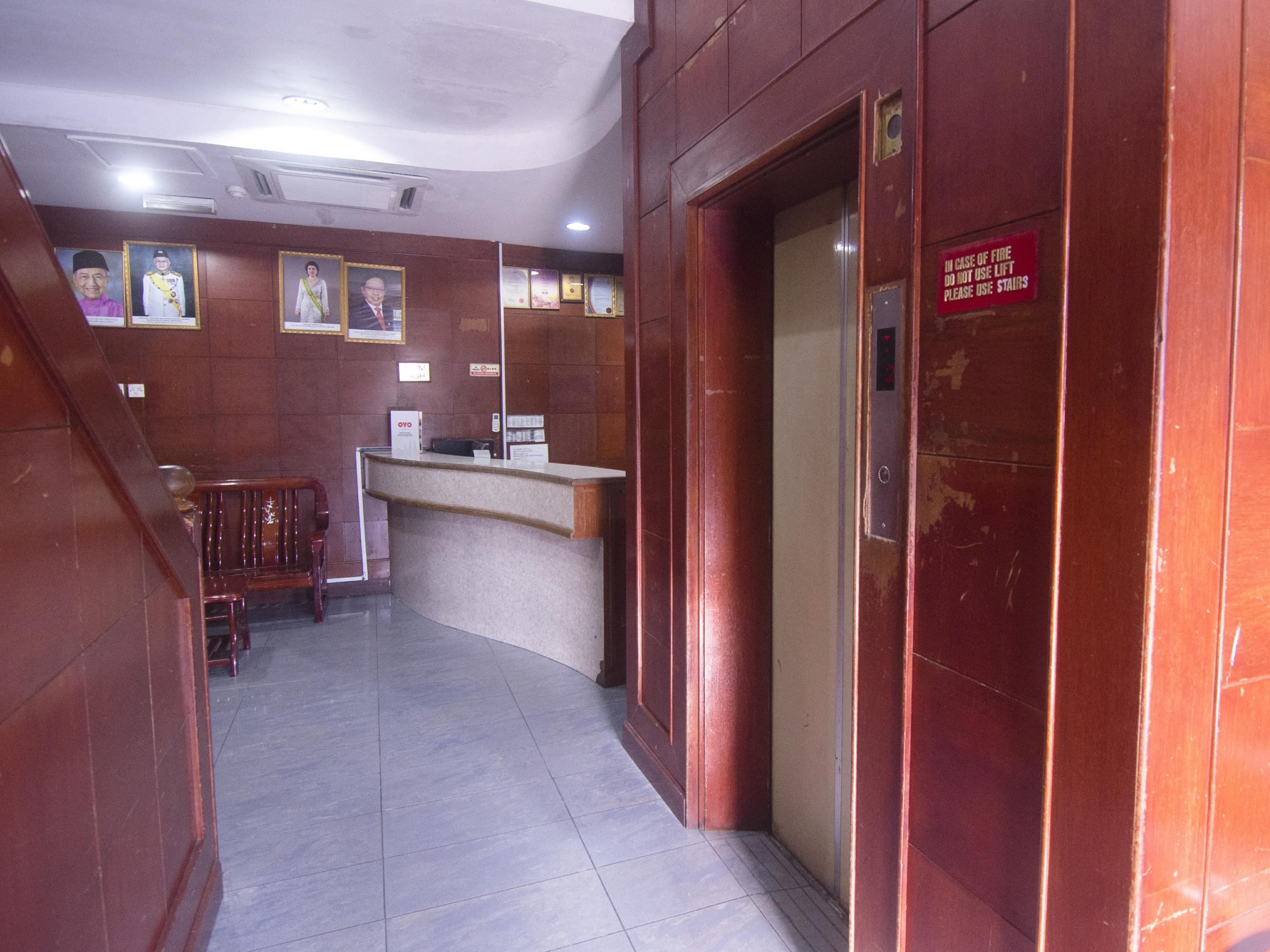 Super Oyo 991 Mayfair Hotel Kuching Exterior foto
