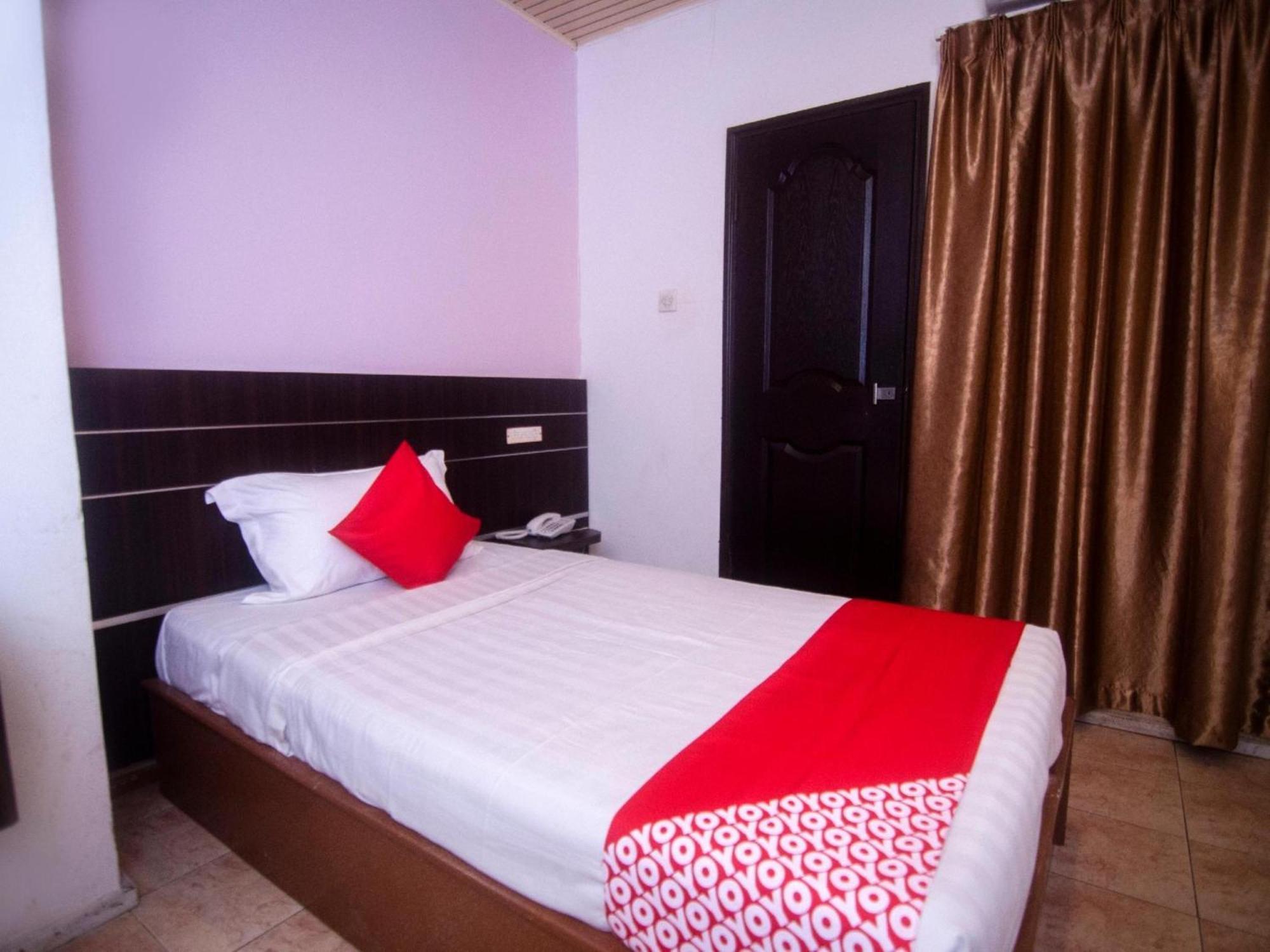 Super Oyo 991 Mayfair Hotel Kuching Exterior foto