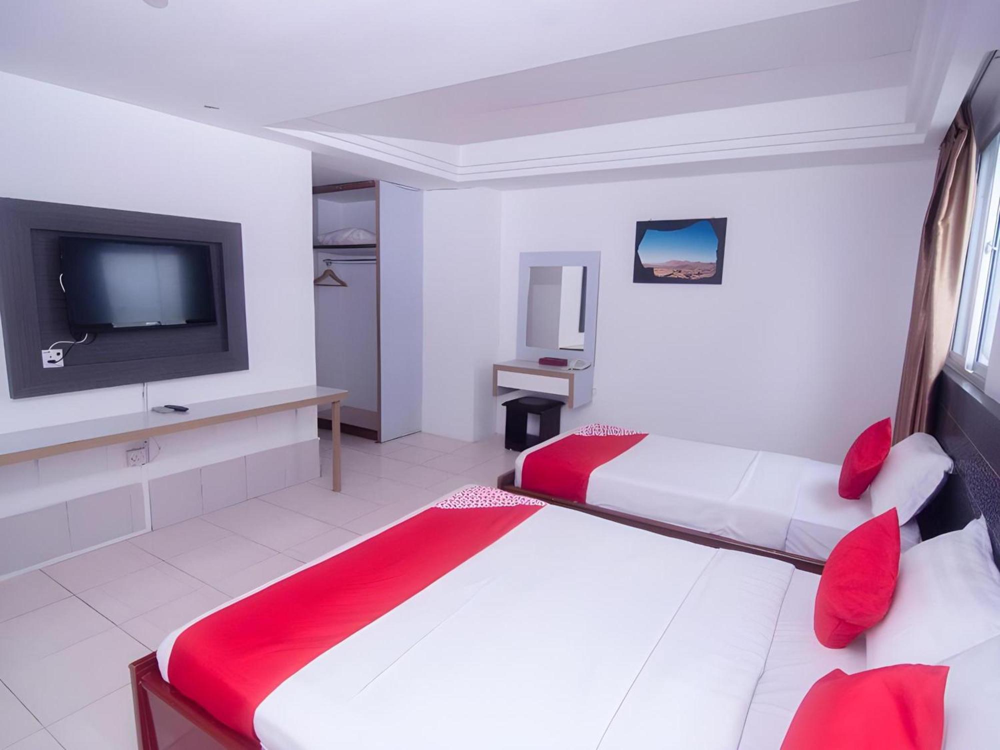 Super Oyo 991 Mayfair Hotel Kuching Exterior foto