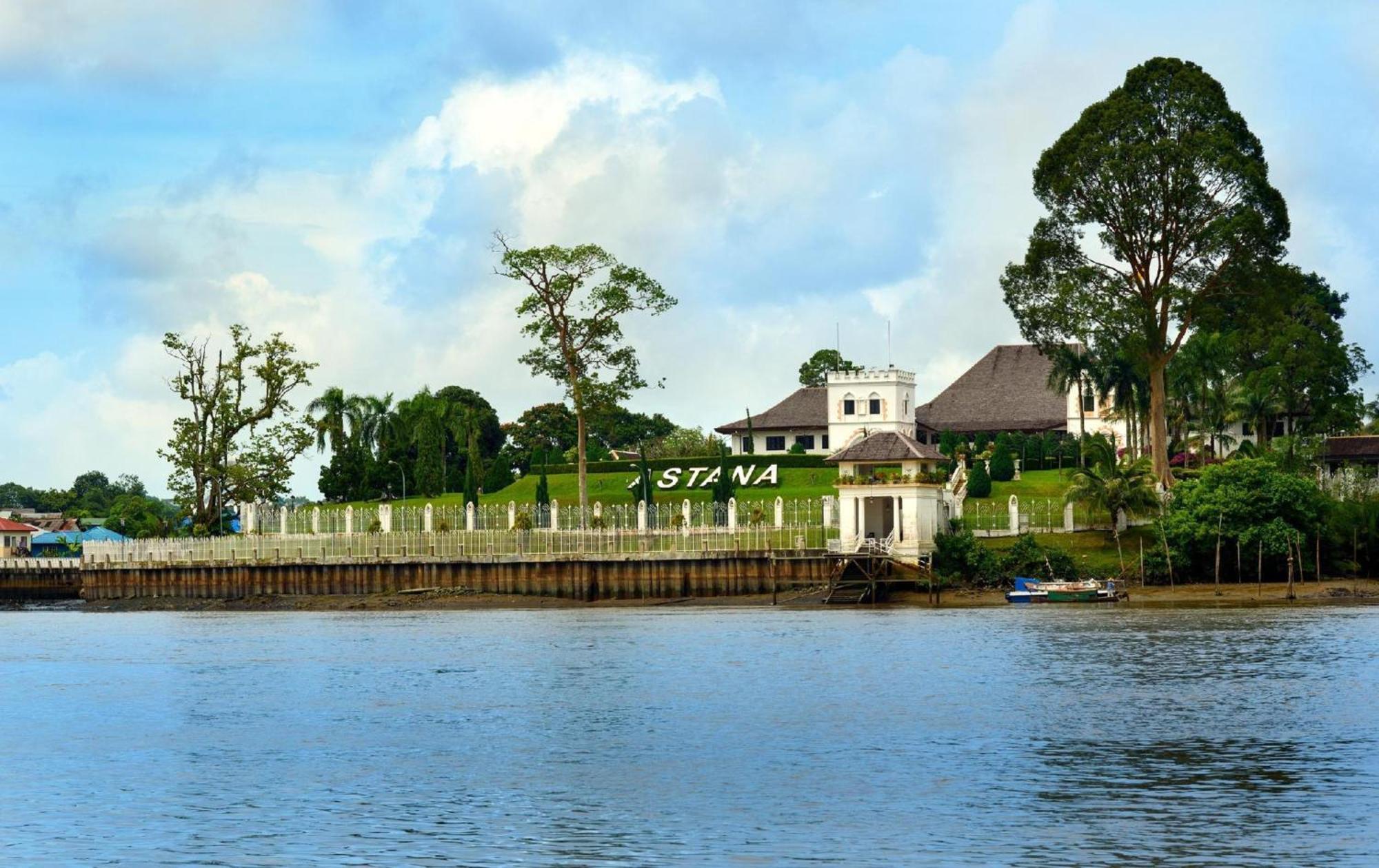 Super Oyo 991 Mayfair Hotel Kuching Exterior foto