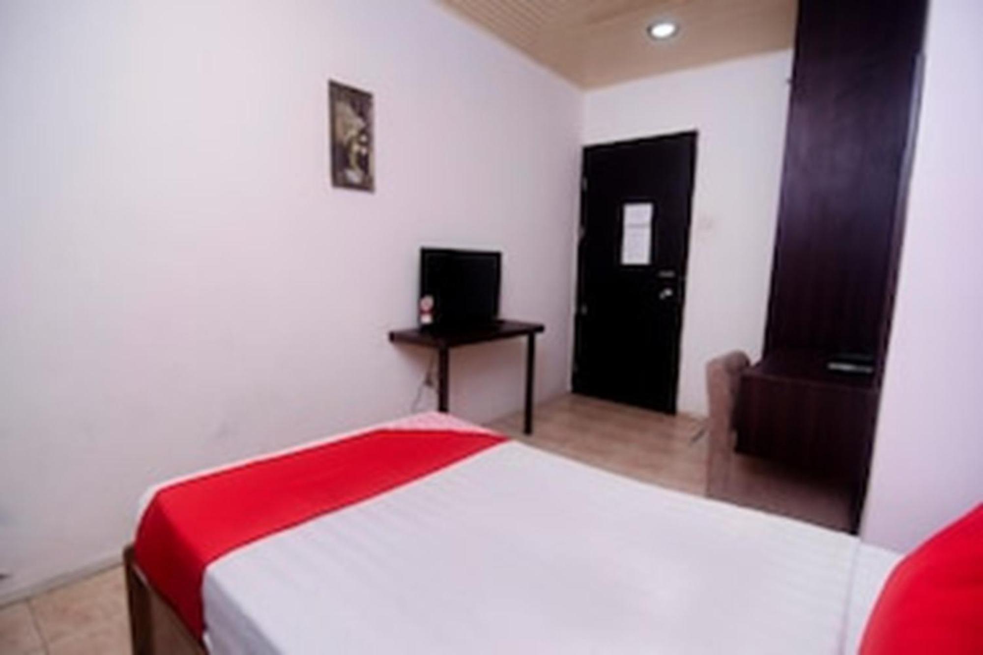 Super Oyo 991 Mayfair Hotel Kuching Exterior foto