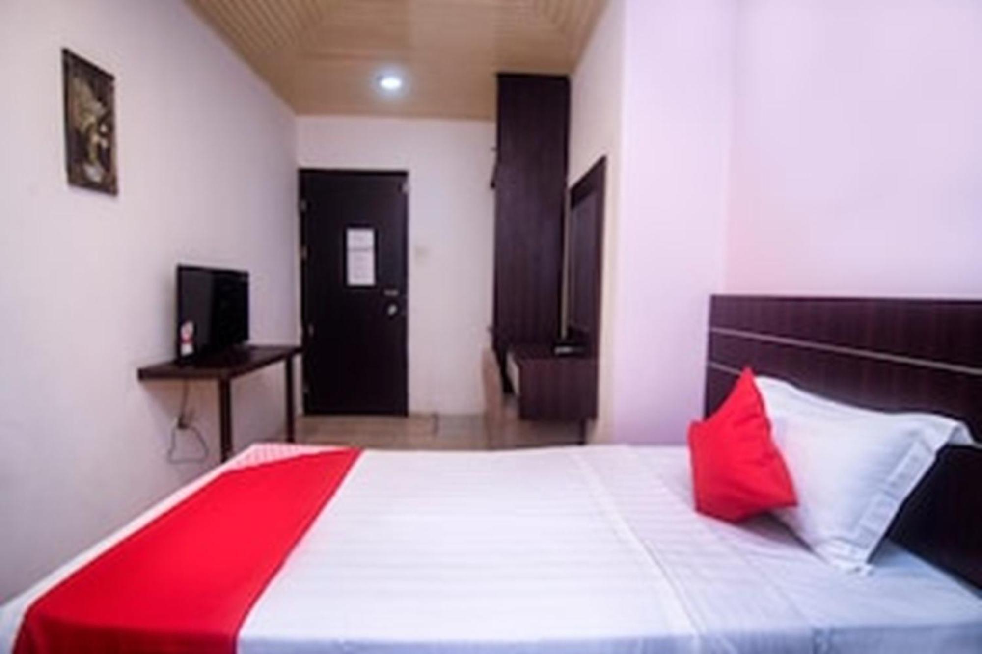 Super Oyo 991 Mayfair Hotel Kuching Exterior foto